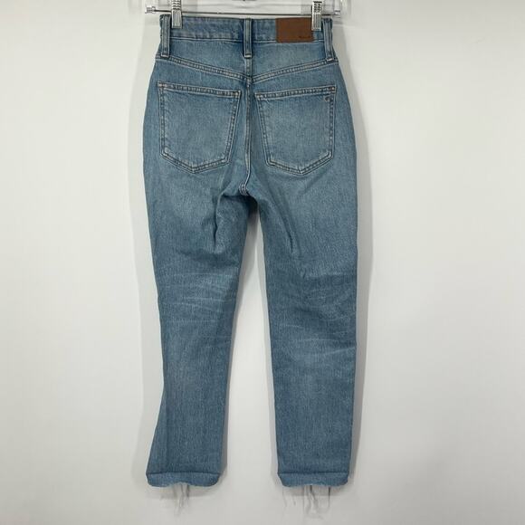 Madewell The Curvy Perfect Vintage Jeans in Coney Wash Destroyed Edition - Picture 6 of 10